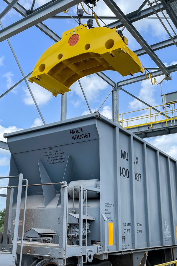 overhead railcar shaker